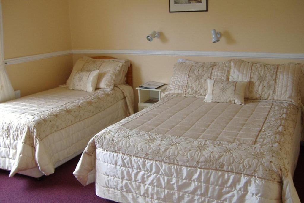 Riverwalk House B&B Oughterard Ruang foto