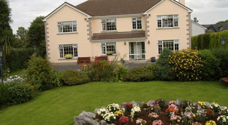Riverwalk House B&B Oughterard Bagian luar foto