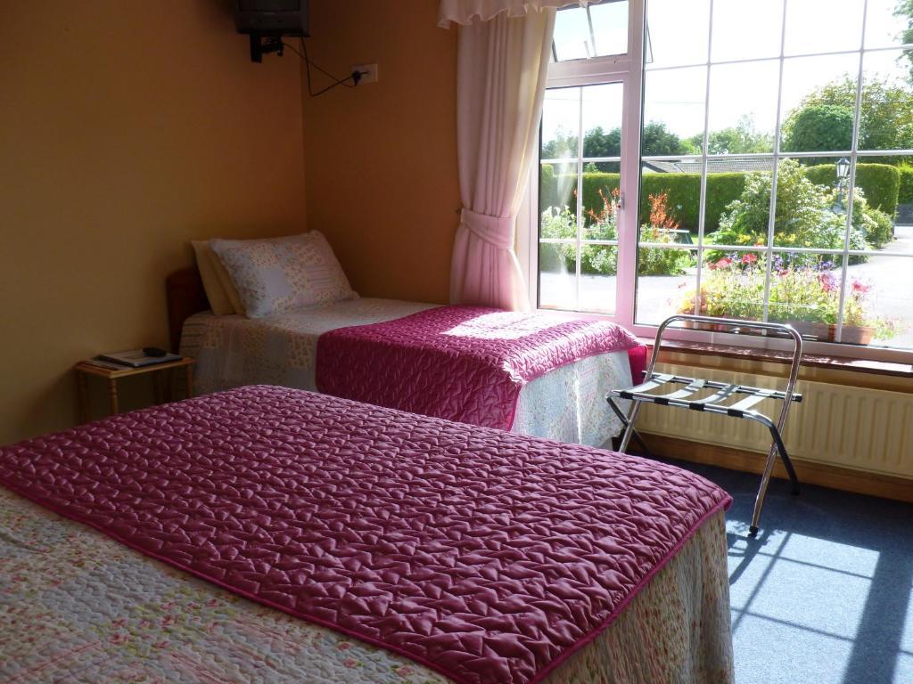 Riverwalk House B&B Oughterard Bagian luar foto